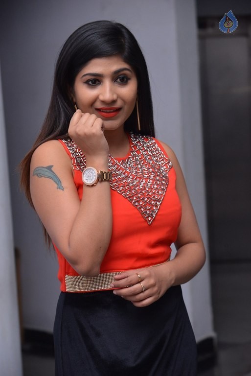 Madhulagna Das New Pics - 16 / 28 photos