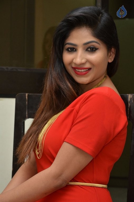 Madhulagna Das New Pics - 12 / 50 photos