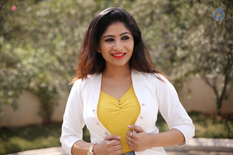 Madhulagna Das New Pics - 9 / 30 photos