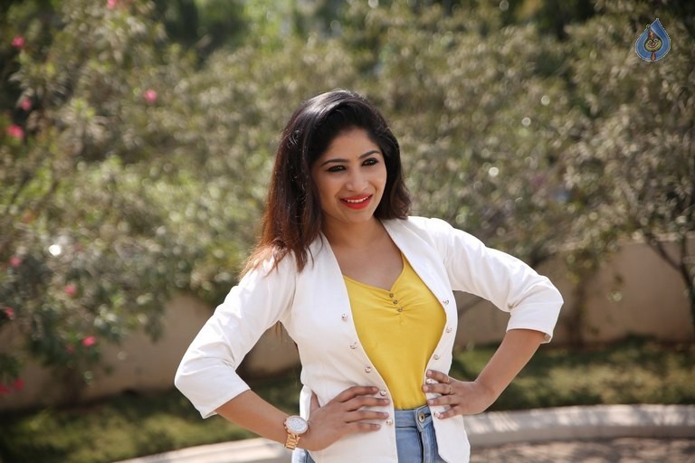 Madhulagna Das New Pics - 10 / 30 photos