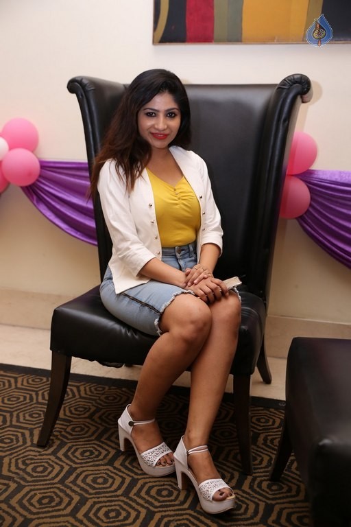 Madhulagna Das New Pics - 14 / 30 photos
