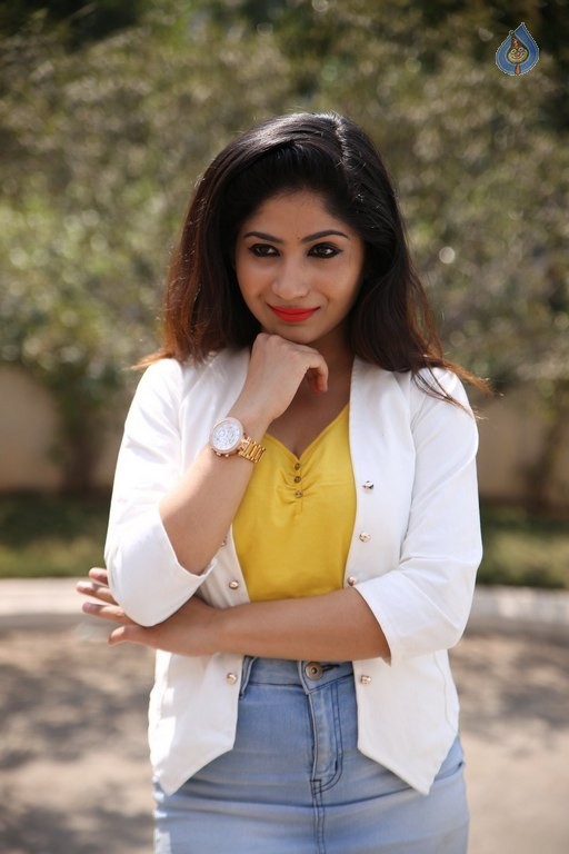Madhulagna Das New Pics - 16 / 30 photos