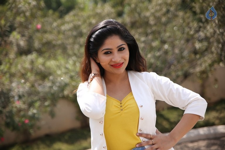 Madhulagna Das New Pics - 23 / 30 photos