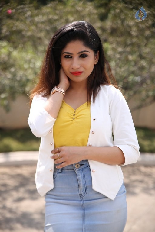 Madhulagna Das New Pics - 29 / 30 photos