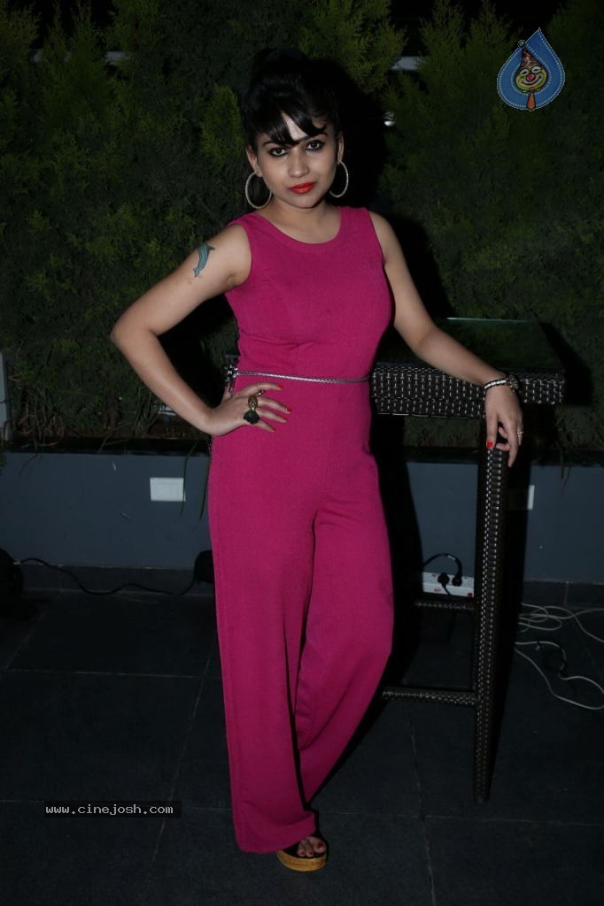 Madhulagna Das New Stills - 12 / 45 photos