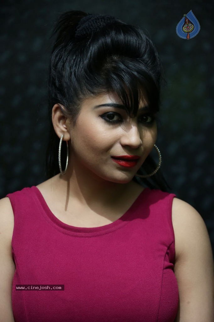 Madhulagna Das New Stills - 18 / 45 photos