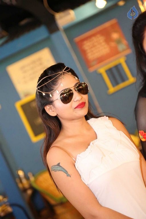 Madhulagna Das Pics - 10 / 37 photos