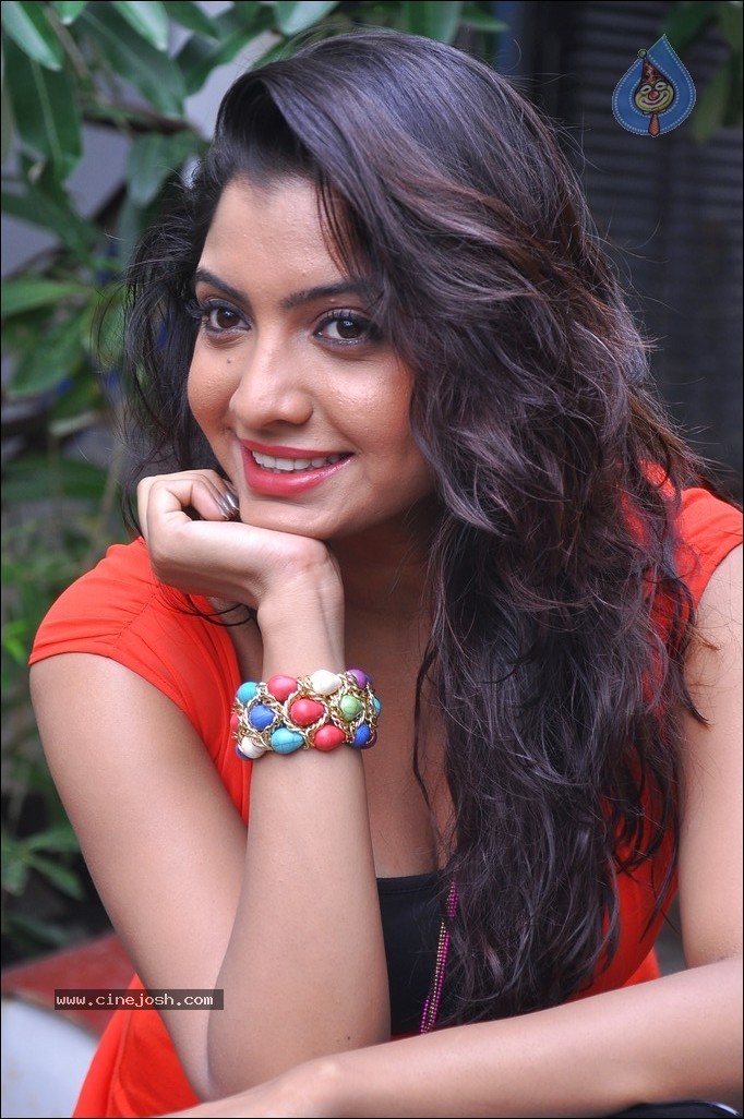 Madhuri Itagi Spicy Stills - 31 / 170 photos