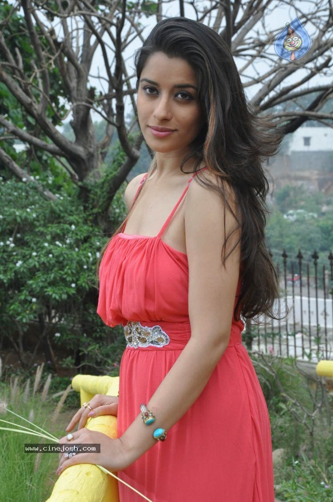 Madhurima Latest Photos - 15 / 41 photos
