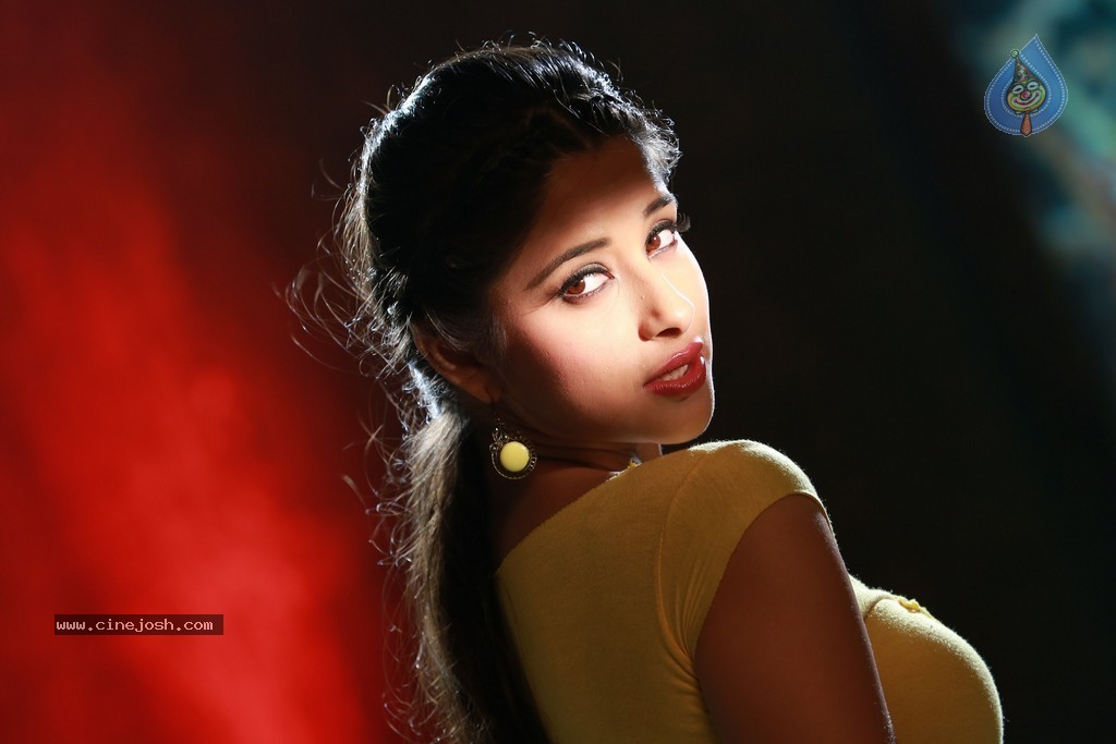 Madhurima New Images - 8 / 8 photos