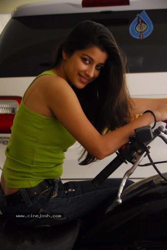 Madhurima New Stills - 9 / 170 photos