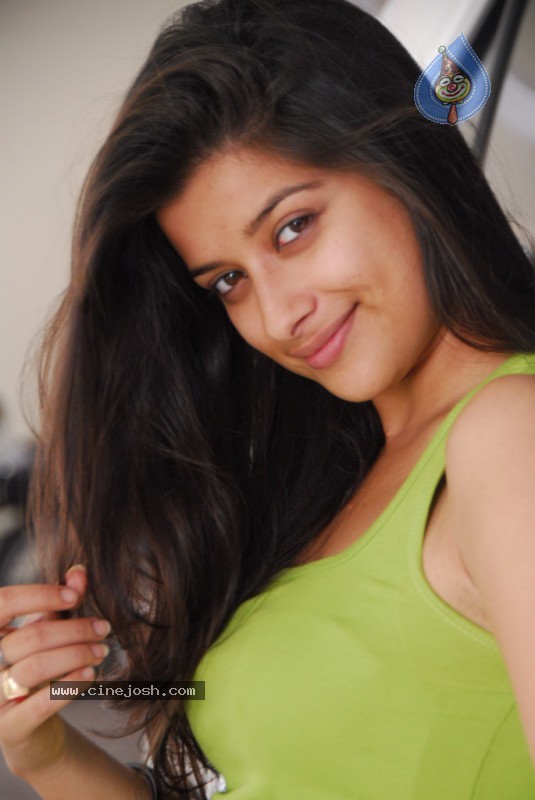 Madhurima New Stills - 19 / 170 photos