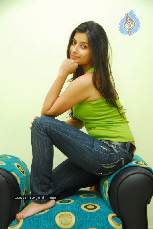 Madhurima New Stills - 68 / 170 photos
