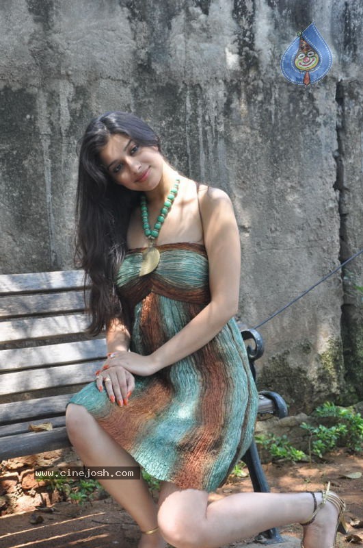 Madhurima Stills - 4 / 50 photos