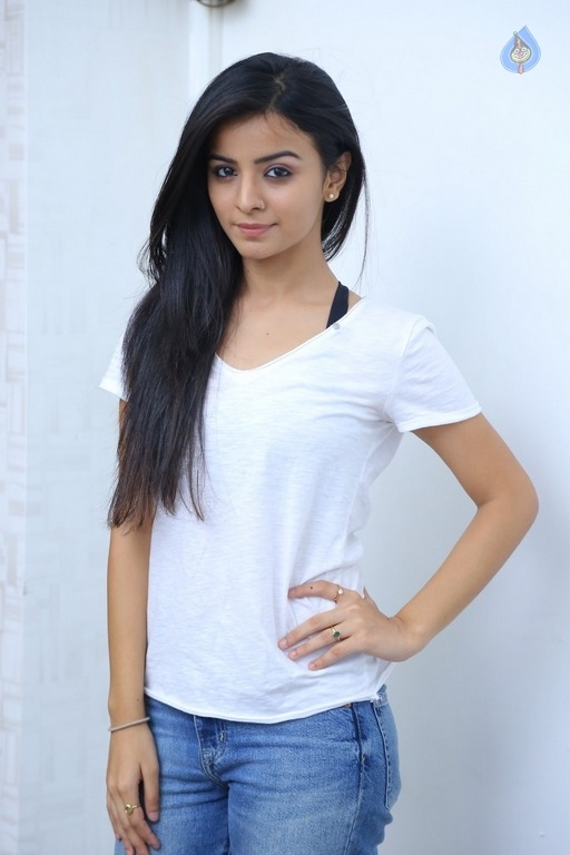 Mahima Makwana Latest Photos - 1 / 42 photos