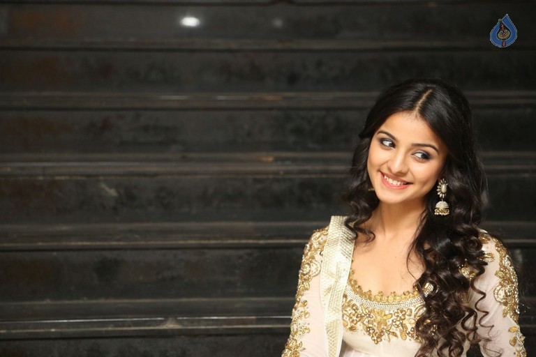 Mahima Makwana New Photos - 16 / 41 photos