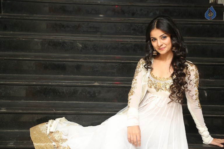 Mahima Makwana New Photos - 38 / 41 photos