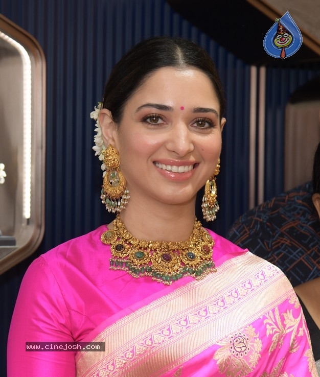 Malabar Gold New Showroom Launched By Tamanna - 16 / 18 photos
