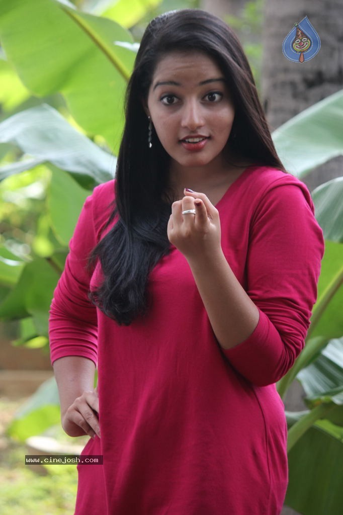 Malavika Menon Stills - 4 / 33 photos