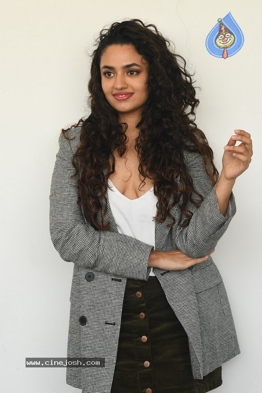 Malavika Nair Images - 35 / 42 photos