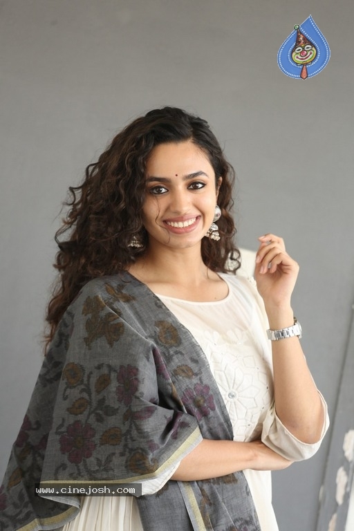 Malavika Nair Latest Photos - 1 / 20 photos