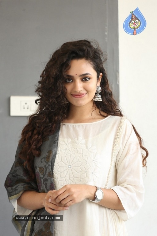 Malavika Nair Latest Photos - 11 / 20 photos