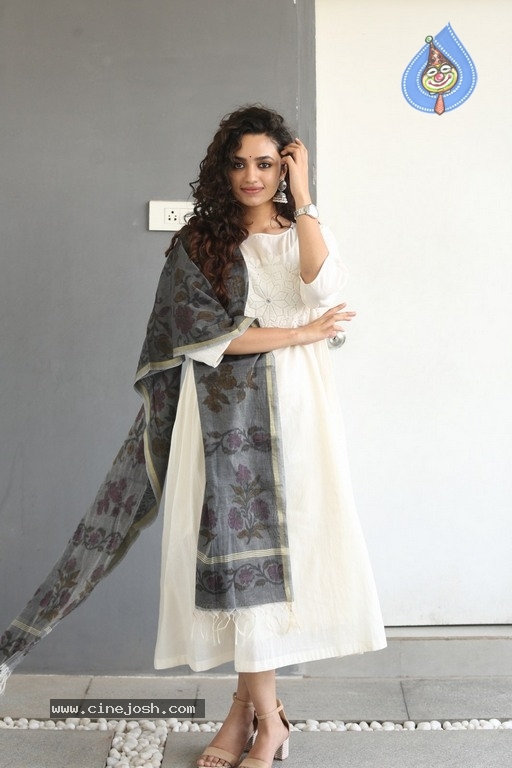 Malavika Nair Latest Photos - 15 / 20 photos