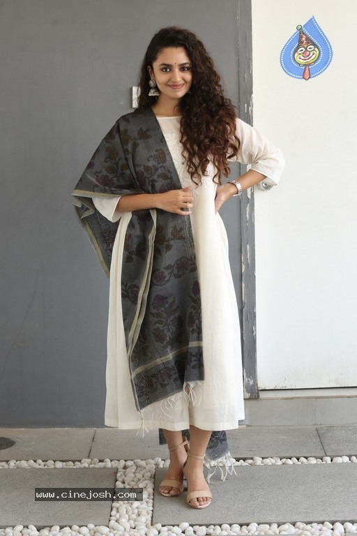Malavika Nair Latest Photos - 19 / 20 photos