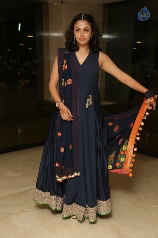 Malavika Nair New Photos - 34 / 63 photos