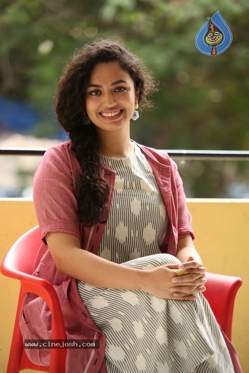 Malavika Nair New Photos - 14 / 32 photos