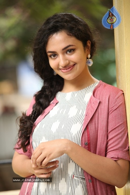 Malavika Nair New Photos - 15 / 32 photos