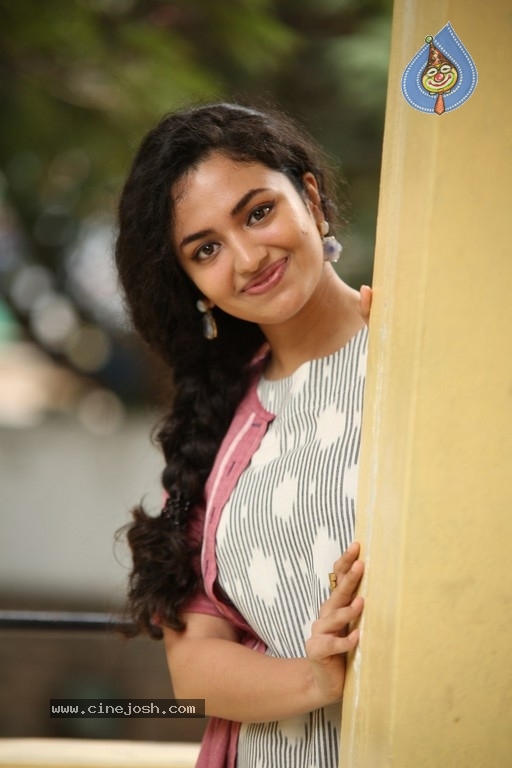 Malavika Nair New Photos - 18 / 32 photos