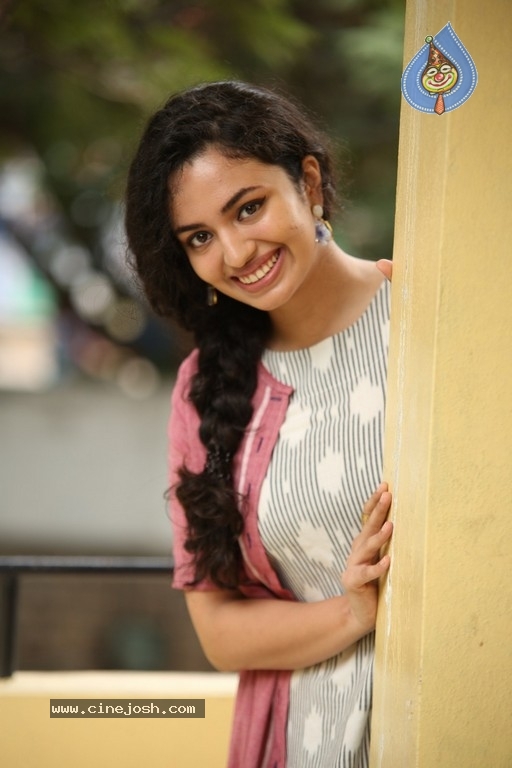 Malavika Nair New Photos - 21 / 32 photos