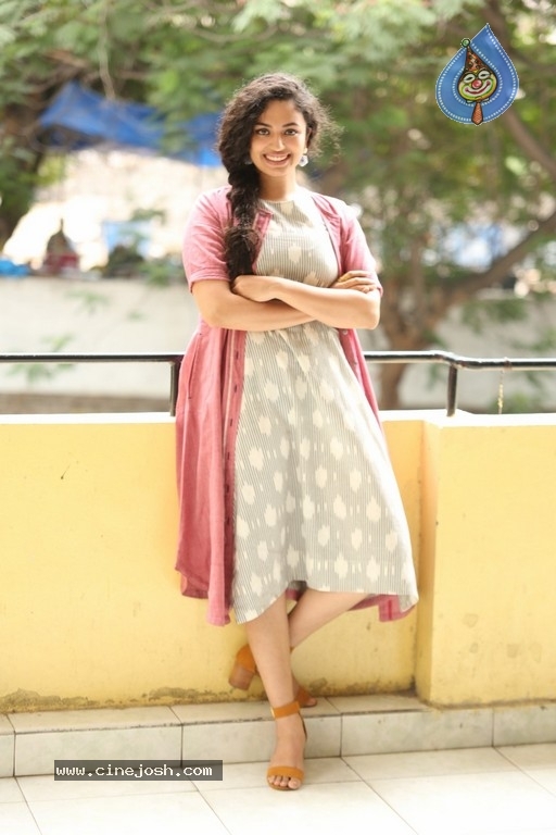 Malavika Nair New Photos - 27 / 32 photos