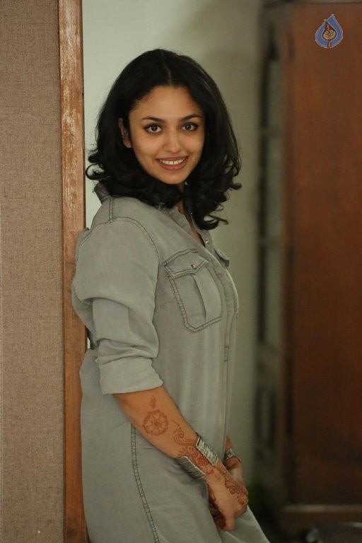 Malavika Nair New Pics - 15 / 50 photos