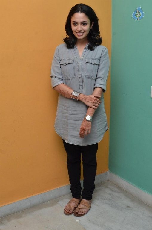 Malavika Nair New Pics - 24 / 50 photos