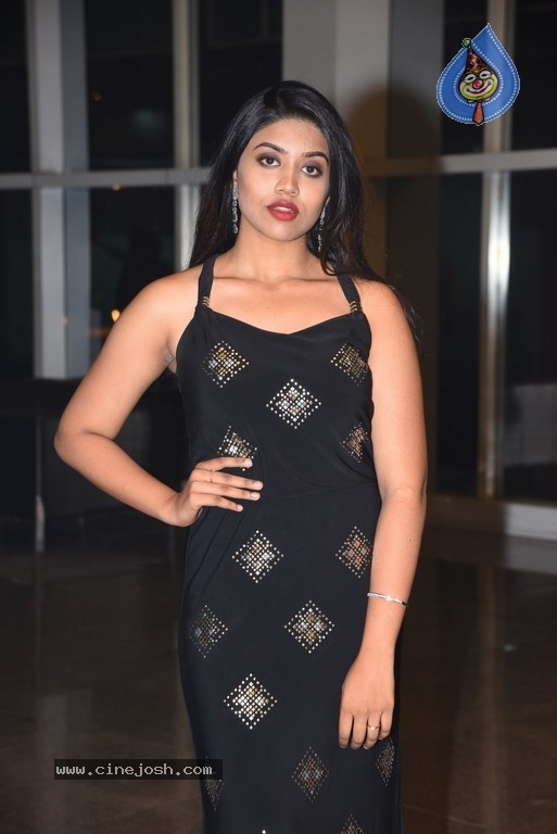 Malavika Satheesan Stills - 4 / 21 photos