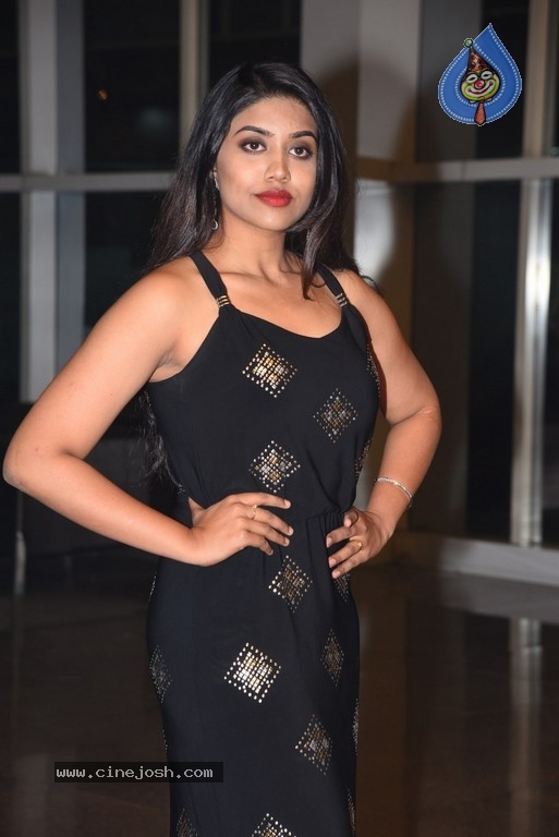 Malavika Satheesan Stills - Photo 13 of 21