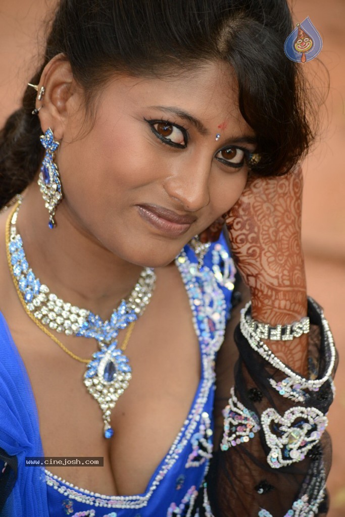 Mamatha Hot Stills - 15 / 40 photos