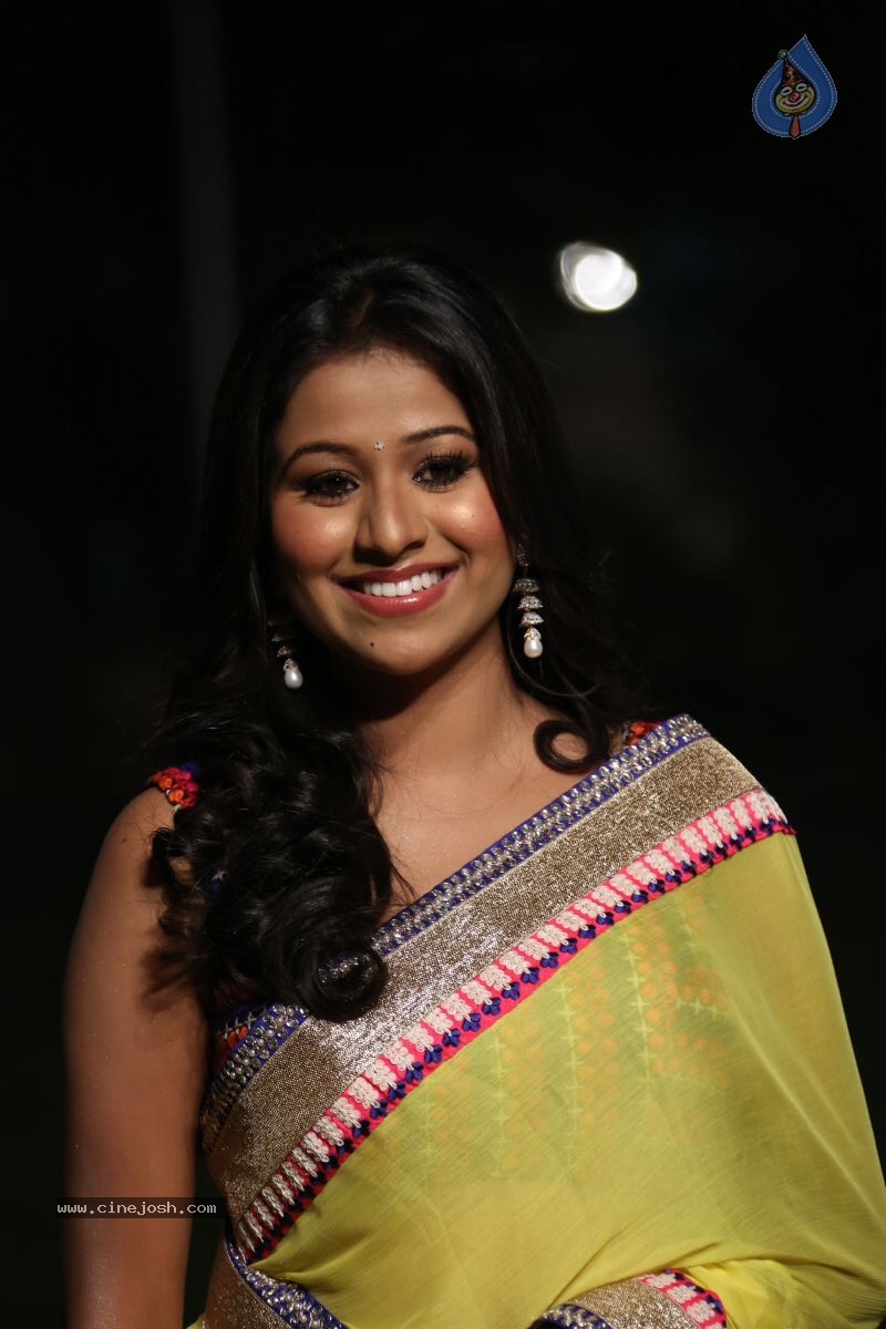 Manalee Stills - 2 / 48 photos