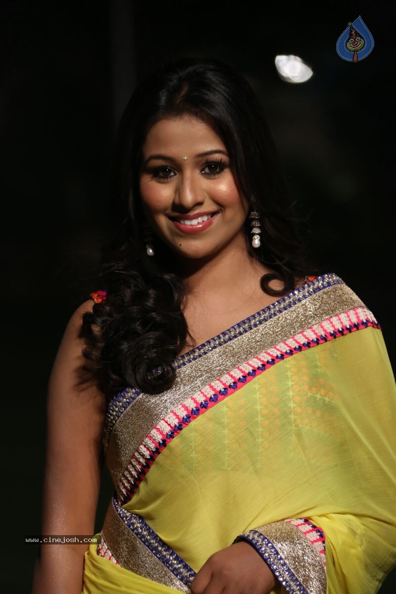 Manalee Stills - 18 / 48 photos