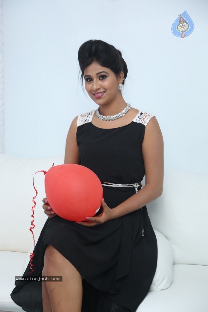 Manali Rathod Hot Stills - 30 / 134 photos