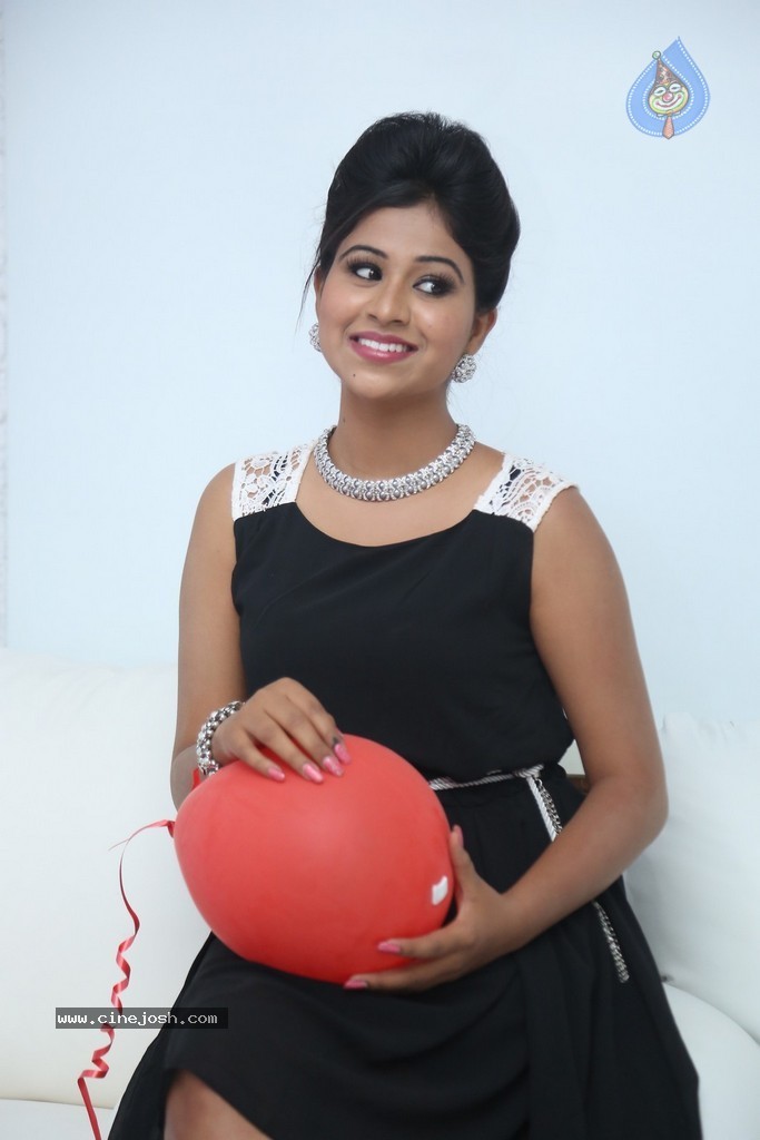 Manali Rathod Hot Stills - 34 / 134 photos