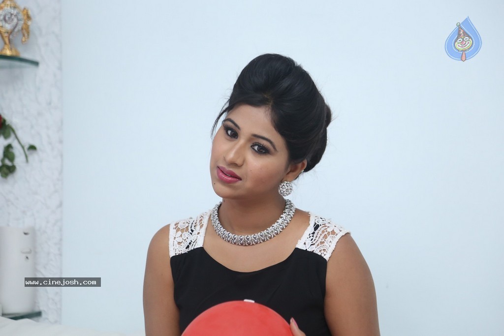Manali Rathod Hot Stills - 55 / 134 photos