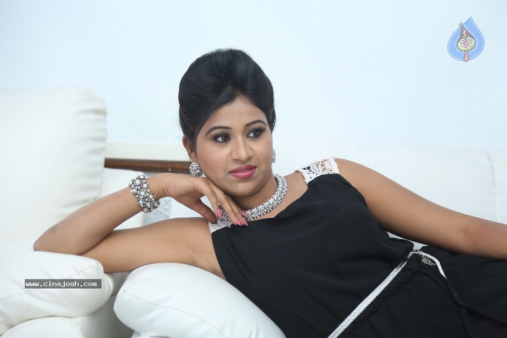 Manali Rathod Hot Stills - 81 / 134 photos