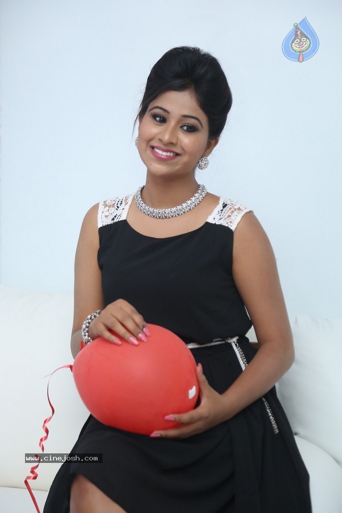 Manali Rathod Hot Stills - 117 / 134 photos