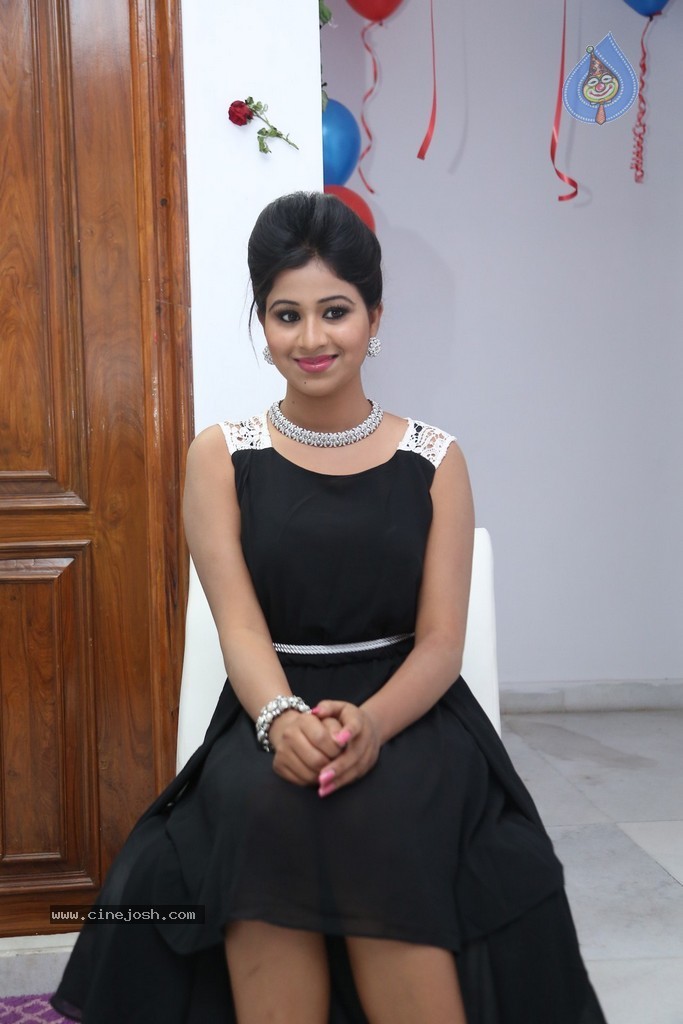 Manali Rathod Hot Stills - 122 / 134 photos