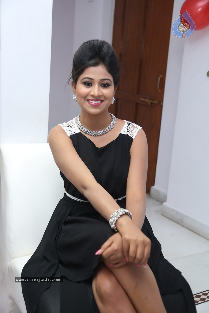 Manali Rathod Hot Stills - 127 / 134 photos