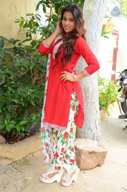 Manali Rathod New Images - 17 / 41 photos