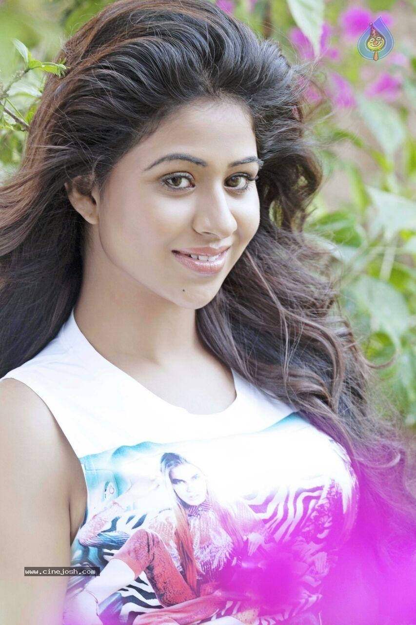 Manali Rathod New Photos - 3 / 13 photos